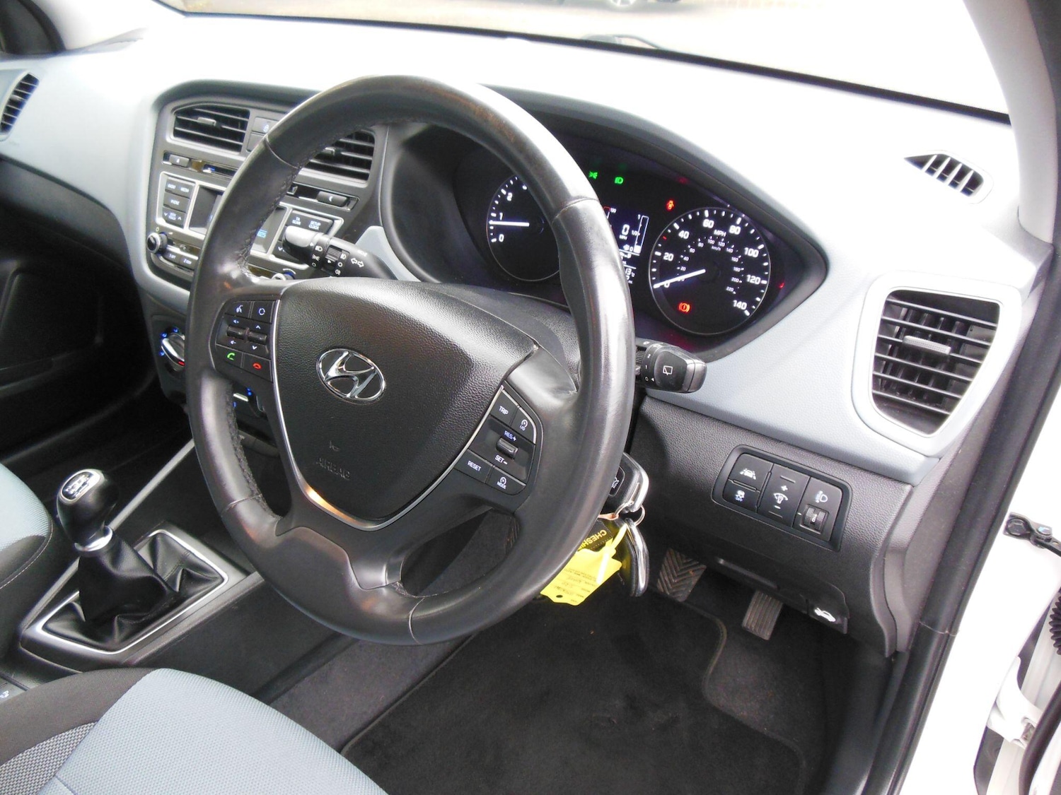 Used Hyundai i20 2017 for sale - 76472115: Photo 19