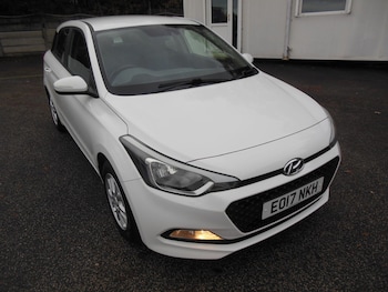 Used Hyundai i20 2017 for sale - 76472115: Photo