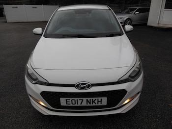 Used Hyundai i20 2017 for sale - 76472115: Photo