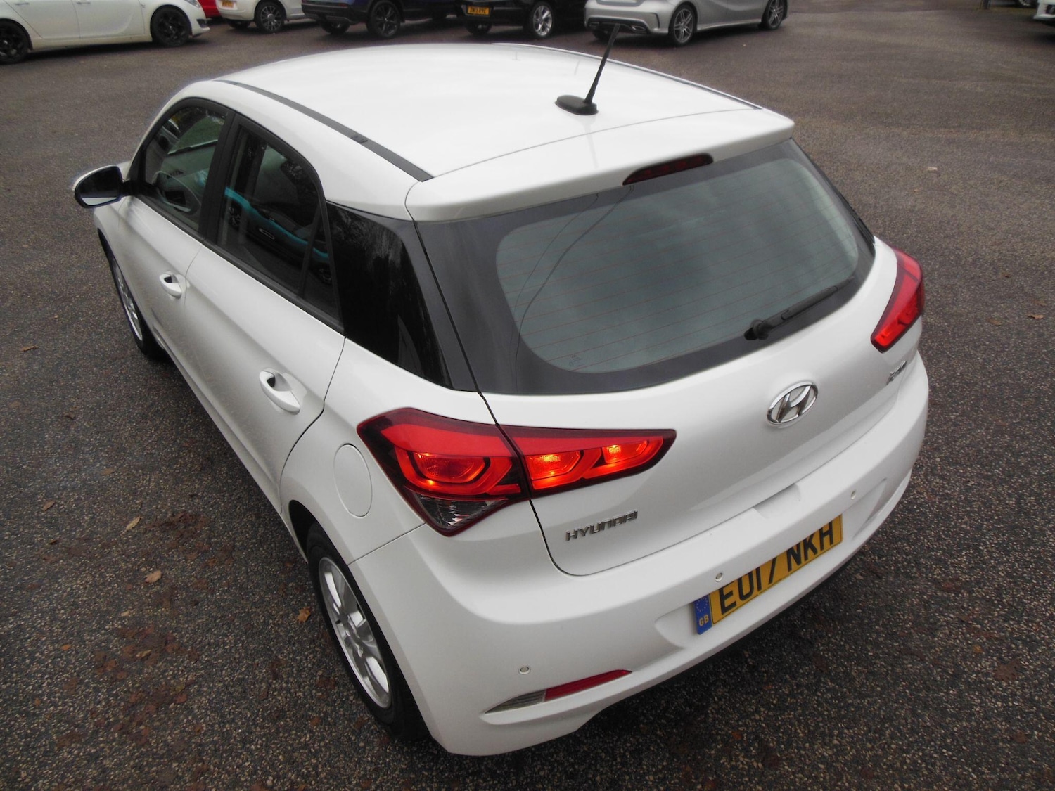Used Hyundai i20 2017 for sale - 76472115: Photo 9