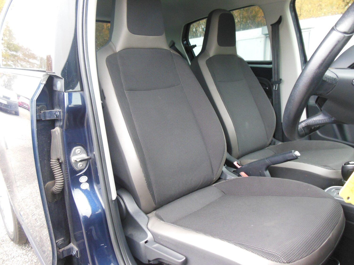 Used Volkswagen up! 2025 for sale - 76512848: Photo 17