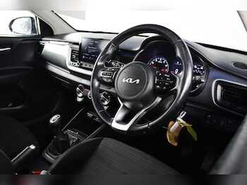Used Kia Stonic 2022 for sale - 77592786: Photo