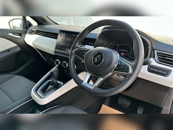 Used Renault Clio 2022 for sale - 77739260: Photo