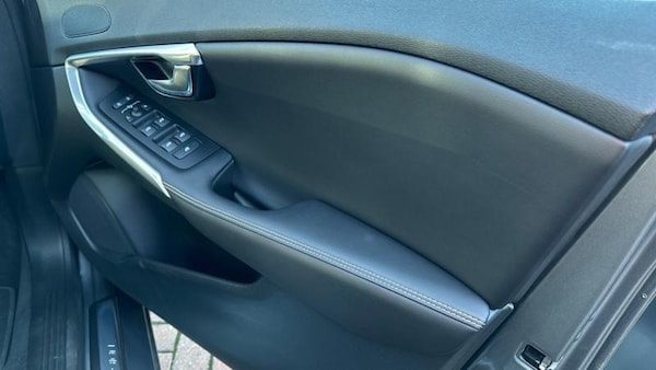Used Volvo V40 2019 for sale - 75407038: Photo 64