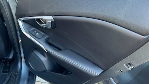 Used Volvo V40 2019 for sale - 75407038: Photo 65