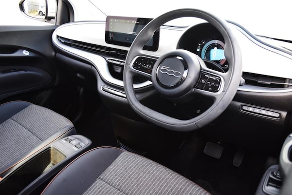 Used Fiat 500e 2021 for sale - 76242925: Photo 2