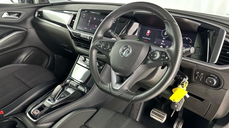 Used Vauxhall Grandland 2023 for sale - 76660082: Photo 2