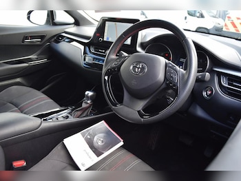 Used Toyota C-HR 2023 for sale - 79170244: Photo