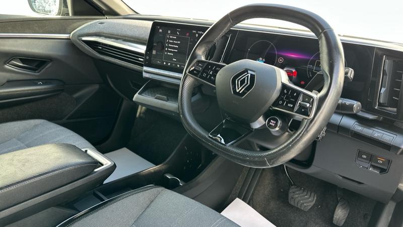 Used Renault Megane E Tech 2024 for sale - 75982638: Photo 2