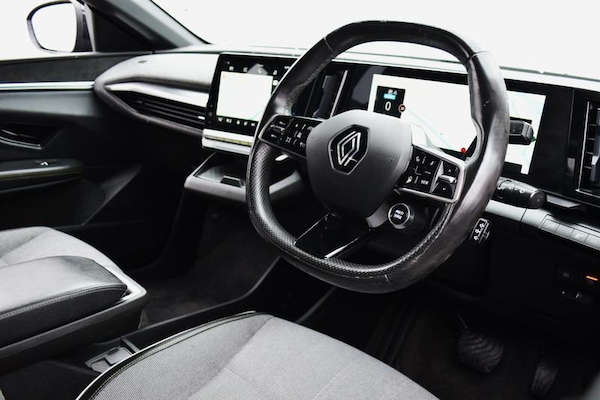 Used Renault Megane E Tech 2024 for sale - 75982638: Photo 2