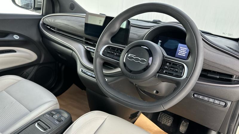 Used Fiat 500e 2025 for sale - 77412930: Photo 2