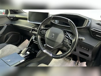 Used Peugeot E-2008 2021 for sale - 76782414: Photo