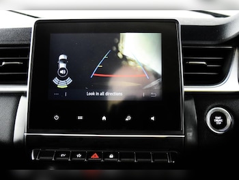 Used Renault Captur 2023 for sale - 76660095: Photo