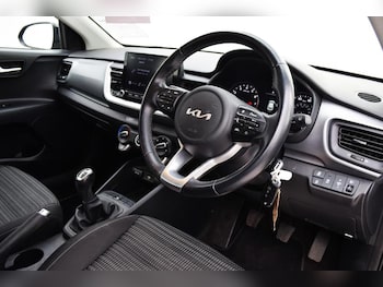 Used Kia Stonic 2023 for sale - 79352537: Photo
