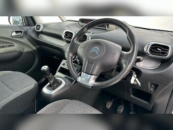 Used Citroen C3 Picasso 2017 for sale - 75969443: Photo