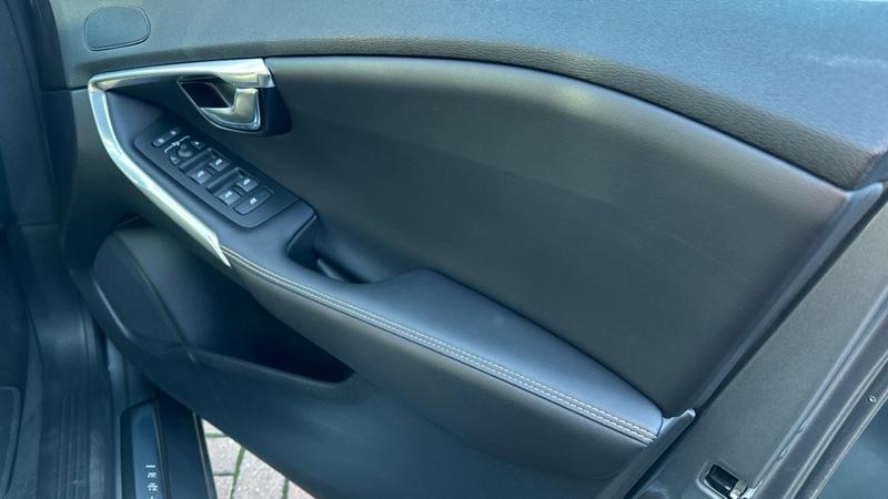 Used Volvo V40 2019 for sale - 76382343: Photo 64