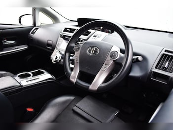 Used Toyota Prius+ 2020 for sale - 76266012: Photo 2