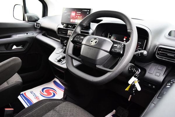Used Vauxhall Combo Life Electric 2025 for sale - 76222514: Photo 2