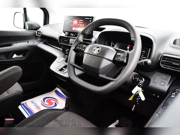 Used Vauxhall Combo Life Electric 2025 for sale - 76222514: Photo 2