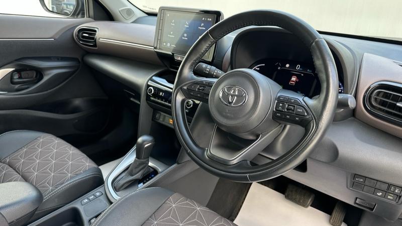 Used Toyota Yaris Cross 2023 for sale - 76461355: Photo 2