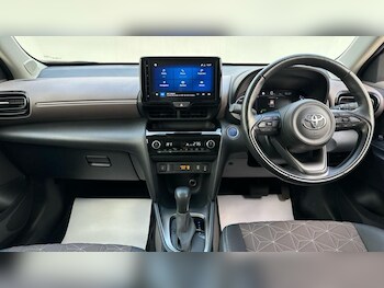 Used Toyota Yaris Cross 2023 for sale - 76461355: Photo