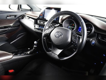 Used Toyota C-HR 2018 for sale - 77493481: Photo
