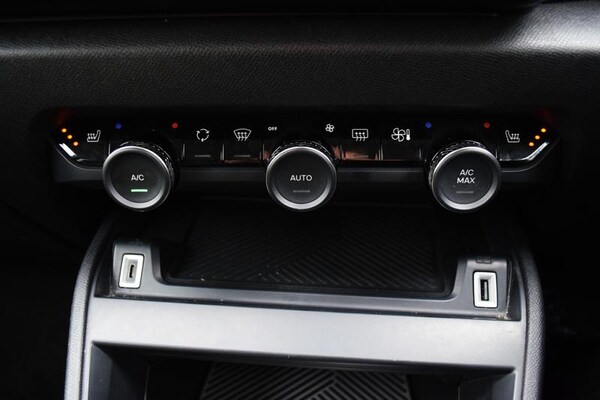 Used Citroen C4 2023 for sale - 76322335: Photo 8