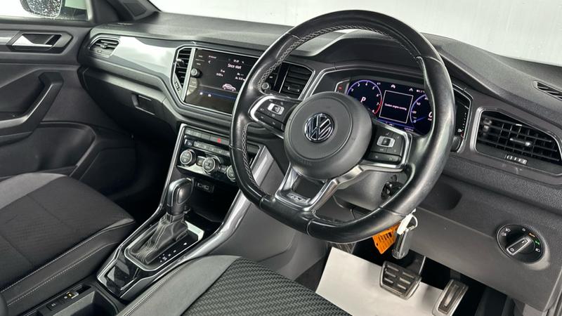Used Volkswagen T-Roc 2019 for sale - 76625330: Photo 2