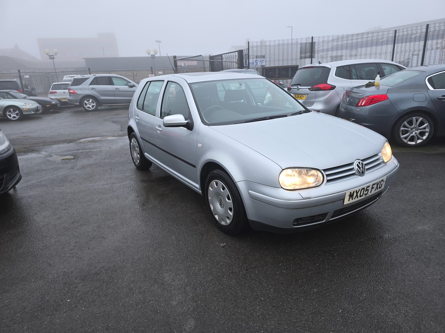 Used Volkswagen Golf 2005 for sale - 77240206: Photo 2