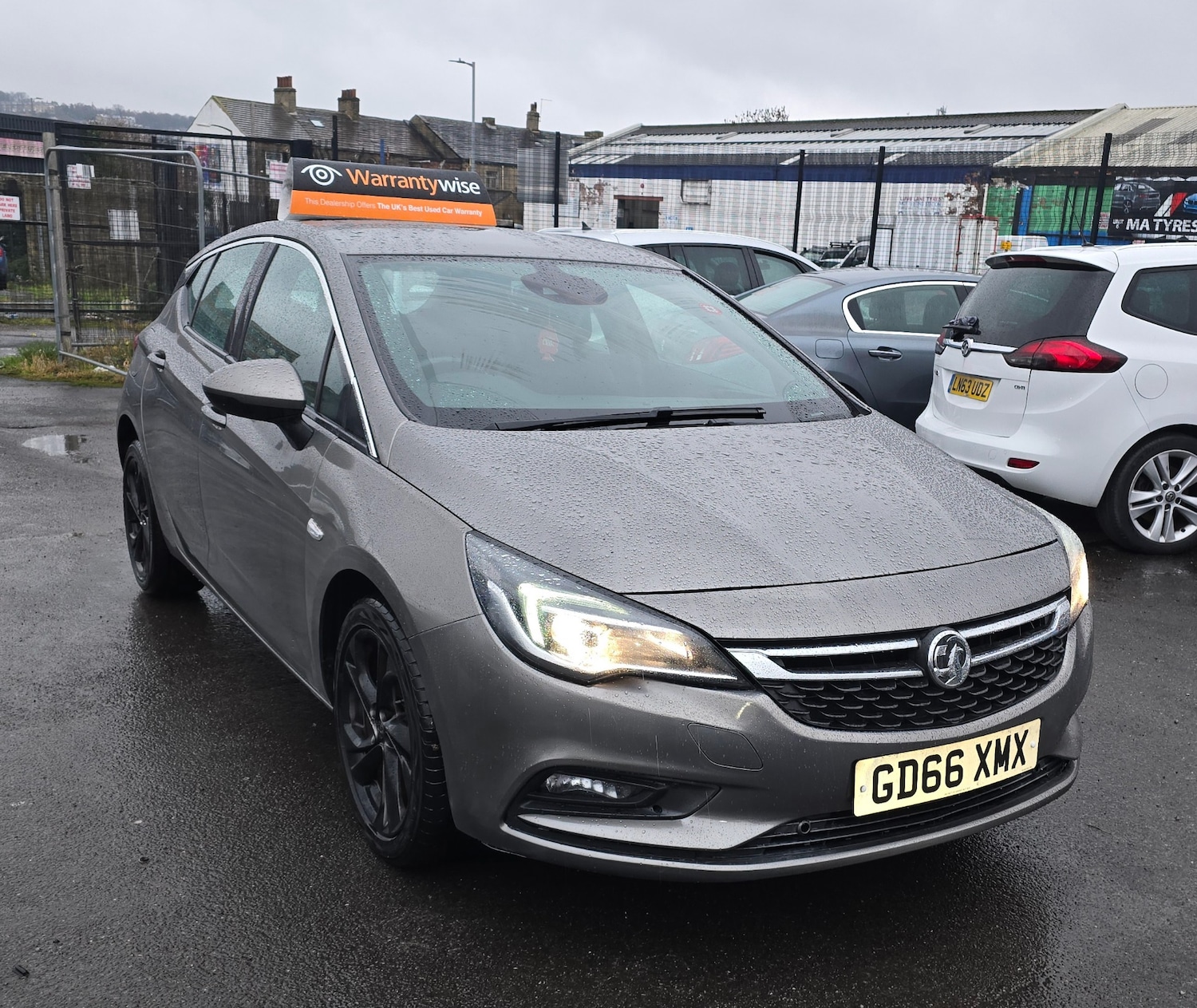 Used Vauxhall Astra 2017 for sale - 76818682: Photo 1
