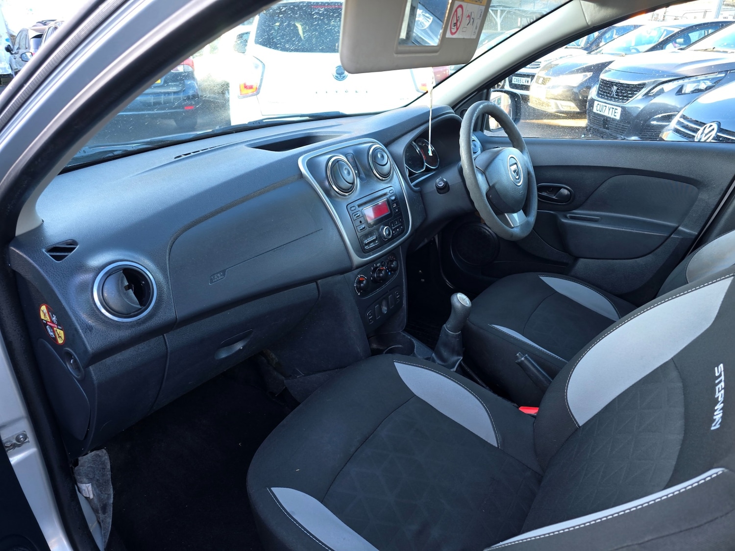 Used Dacia Sandero Stepway 2015 for sale - 77057013: Photo 9