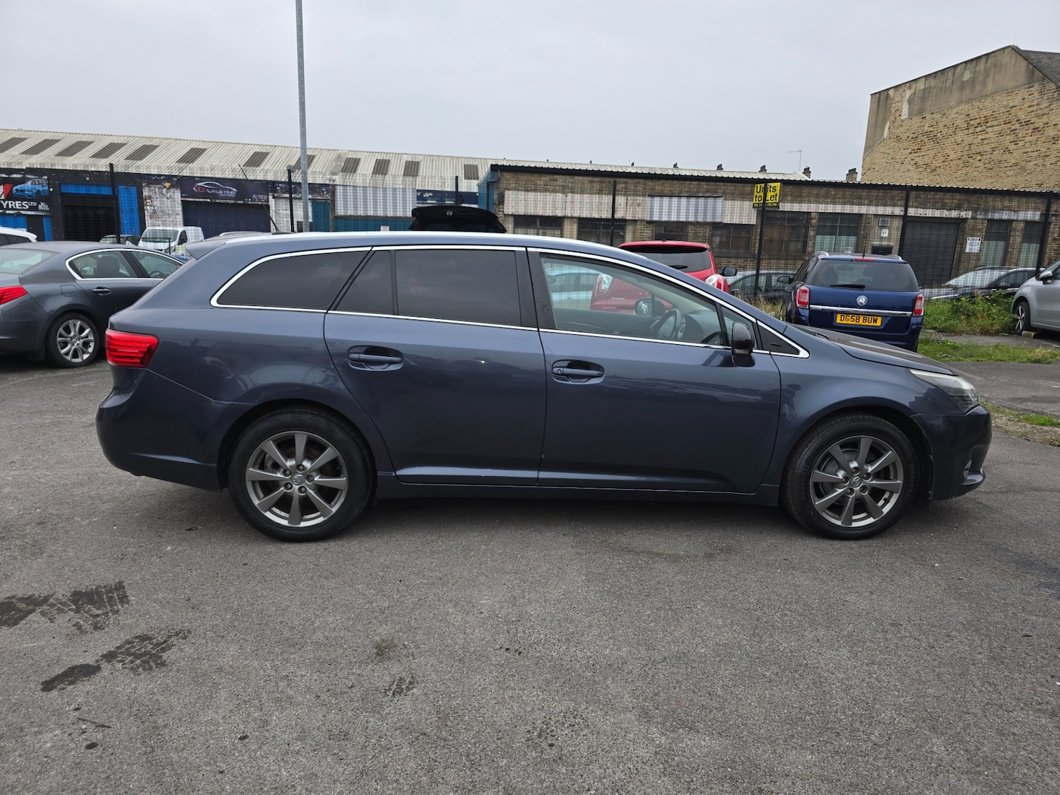 Used Toyota Avensis 2013 for sale - 76305844: Photo 10