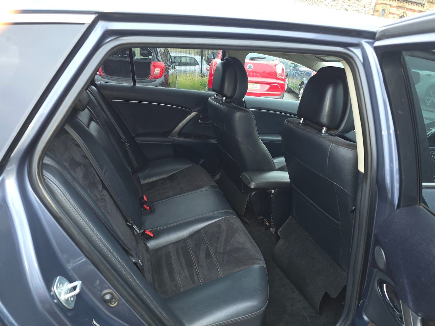 Used Toyota Avensis 2013 for sale - 76305844: Photo 19