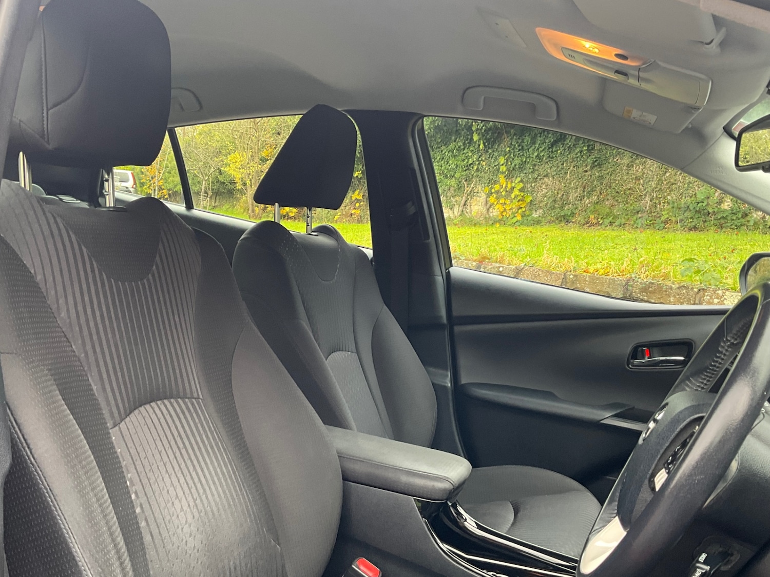 Used Toyota Prius 2017 for sale - 76422150: Photo 10