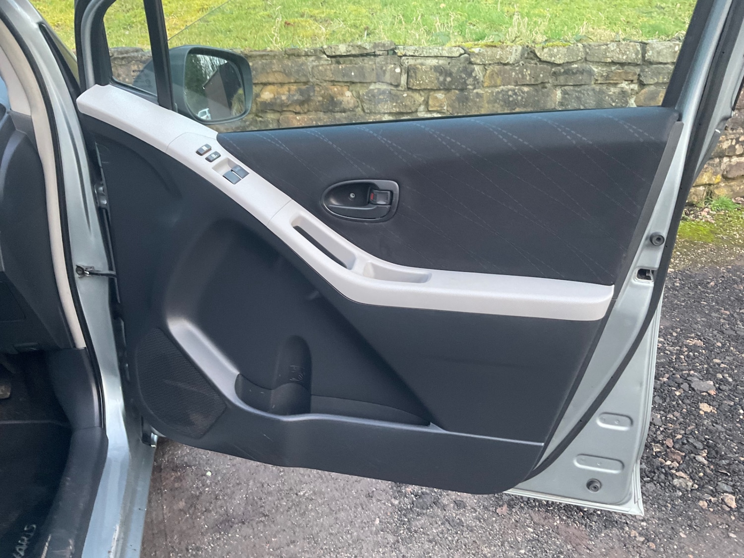 Used Toyota Yaris 2007 for sale - 77264224: Photo 28