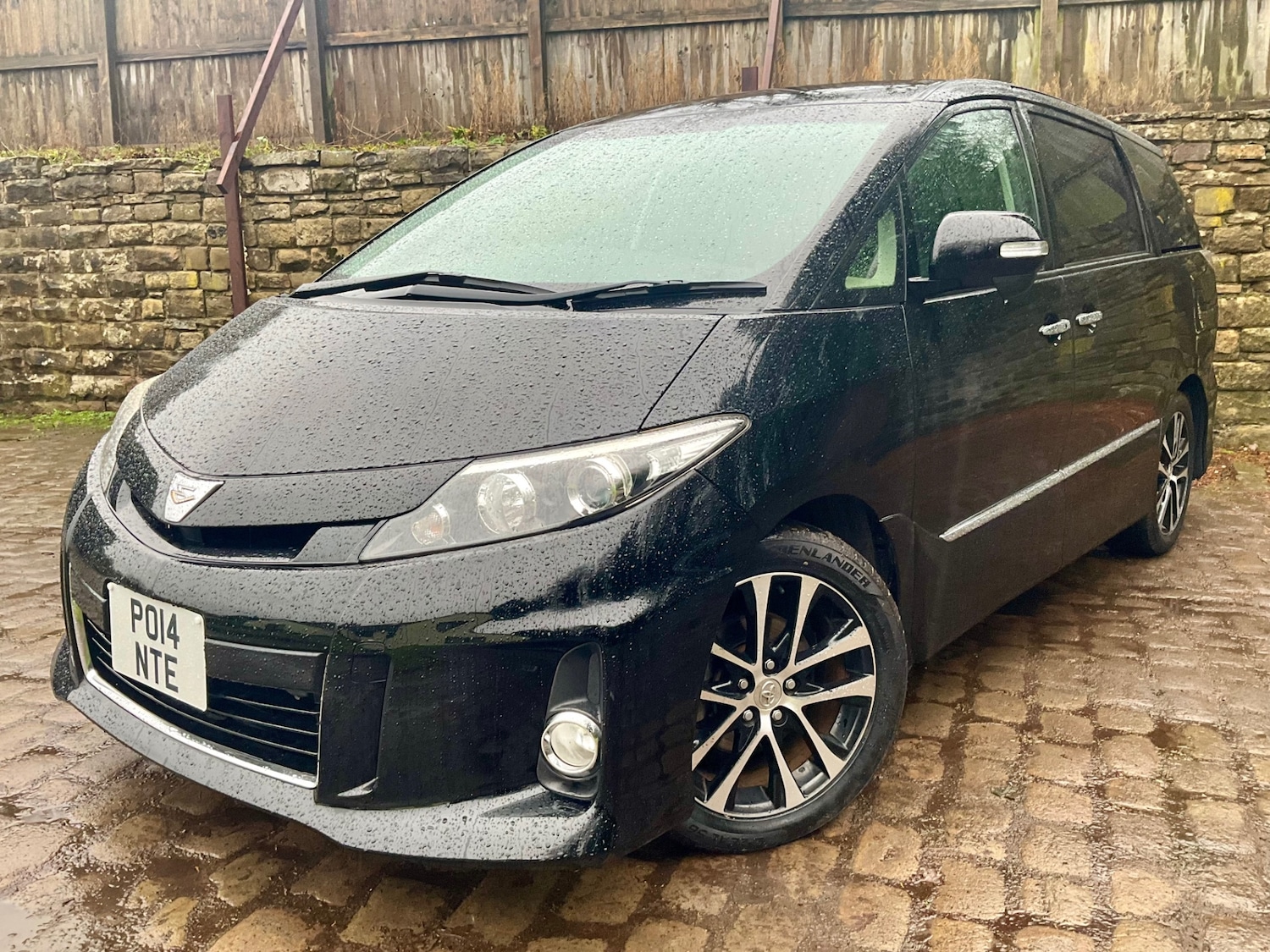 Used Toyota Estima 2014 for sale - 76946753: Photo 1