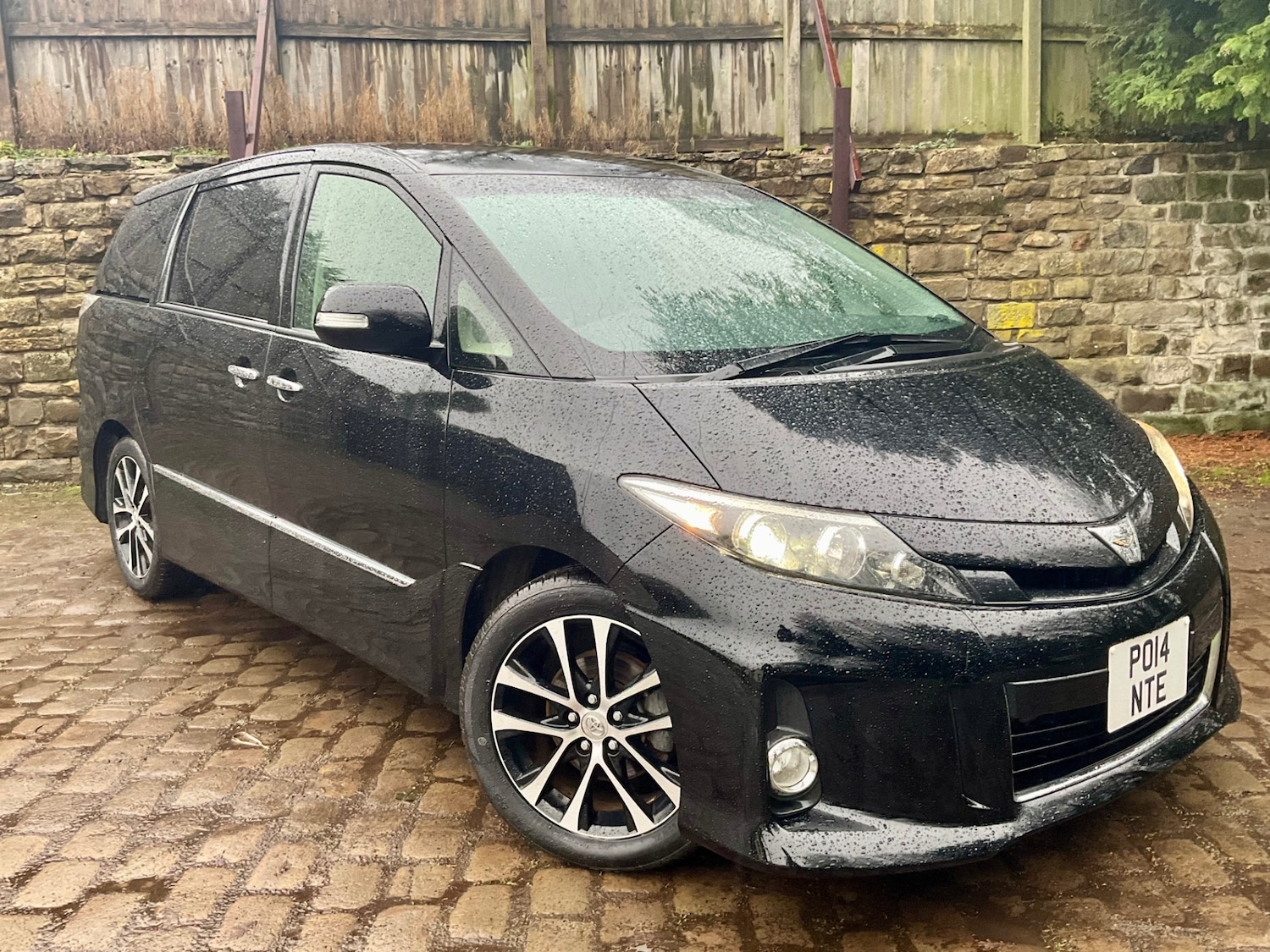 Used Toyota Estima 2014 for sale - 76946753: Photo 3