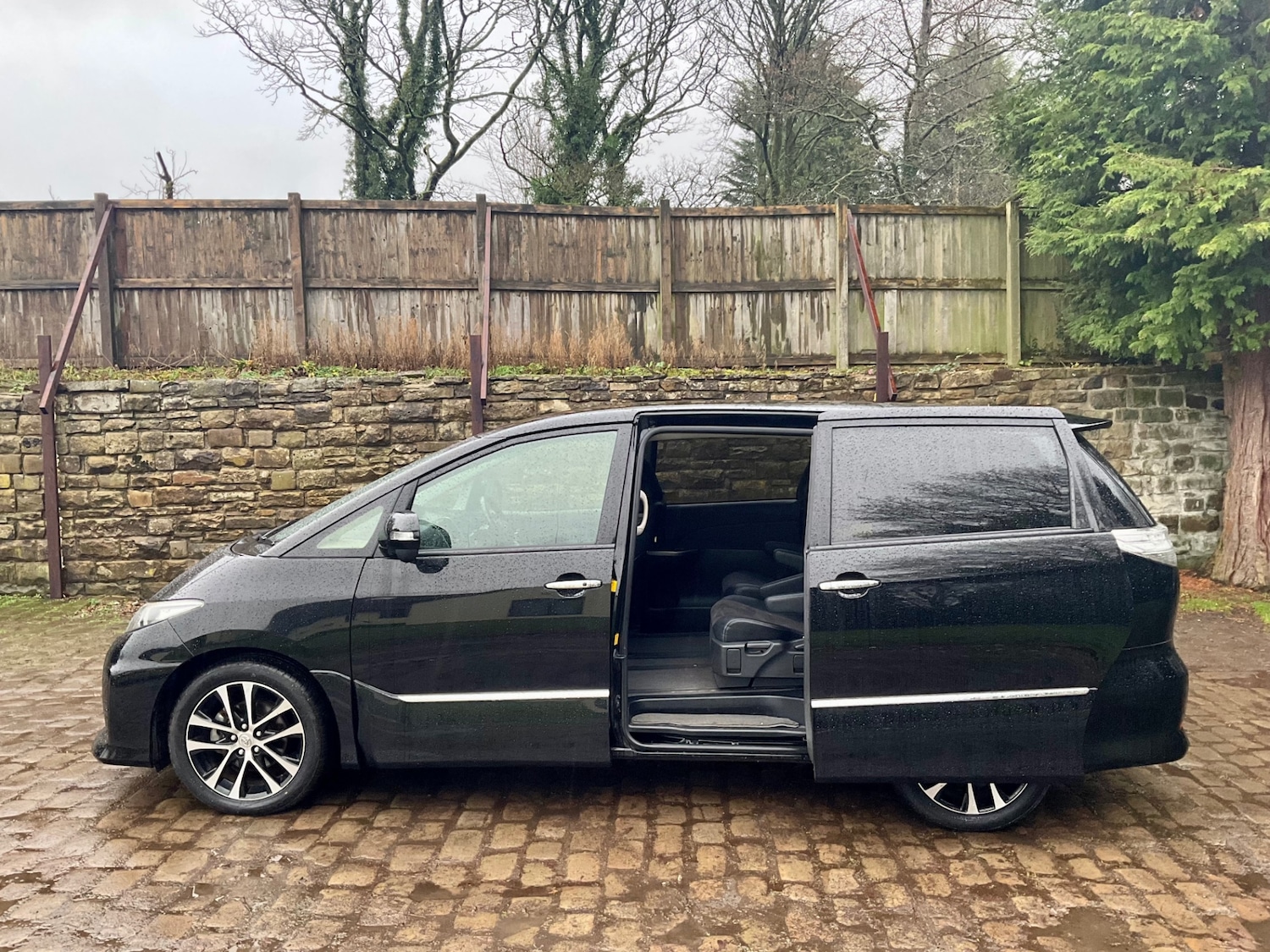 Used Toyota Estima 2014 for sale - 76946753: Photo 8