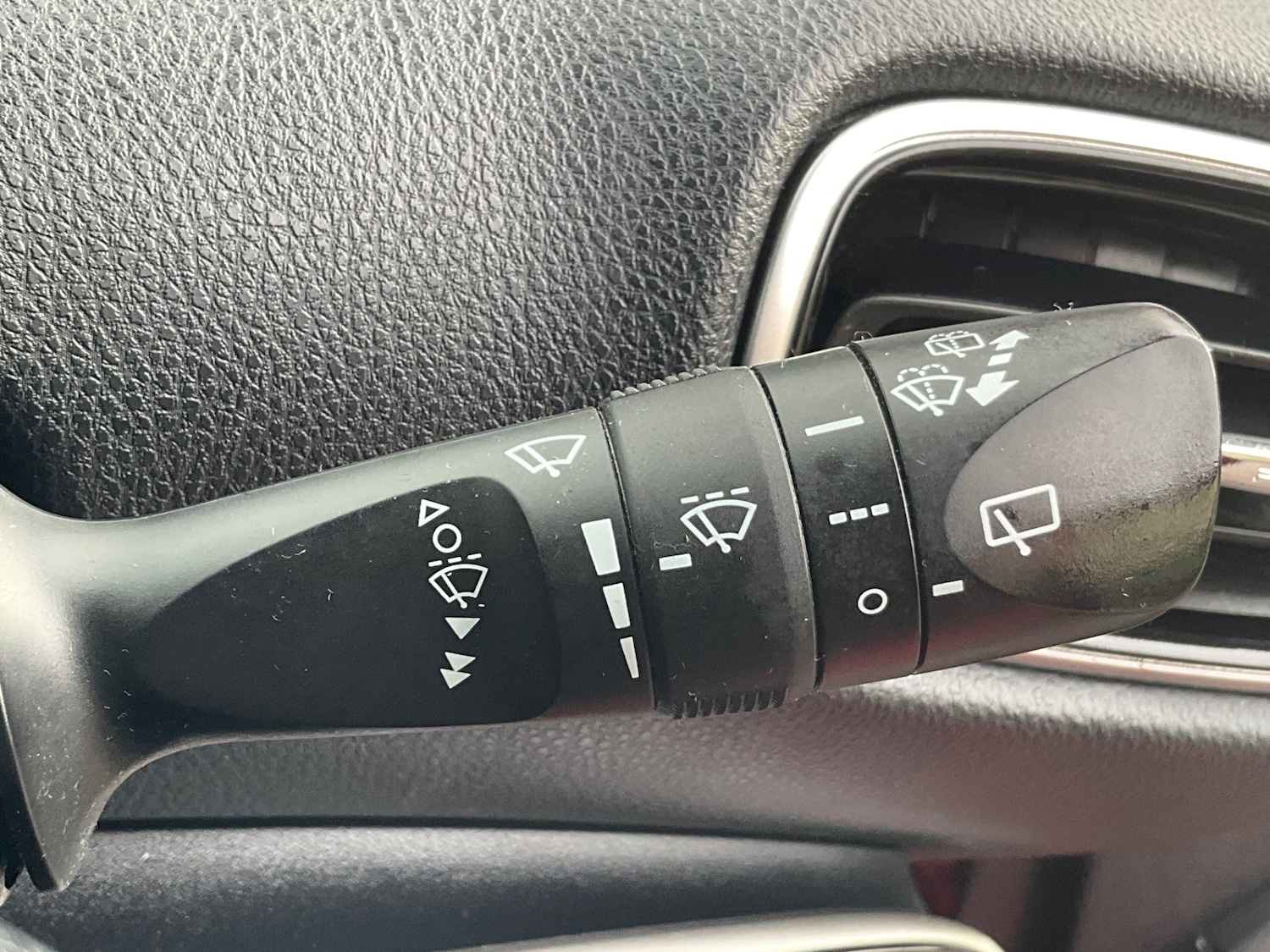 Used Toyota Prius 2017 for sale - 76636836: Photo 33