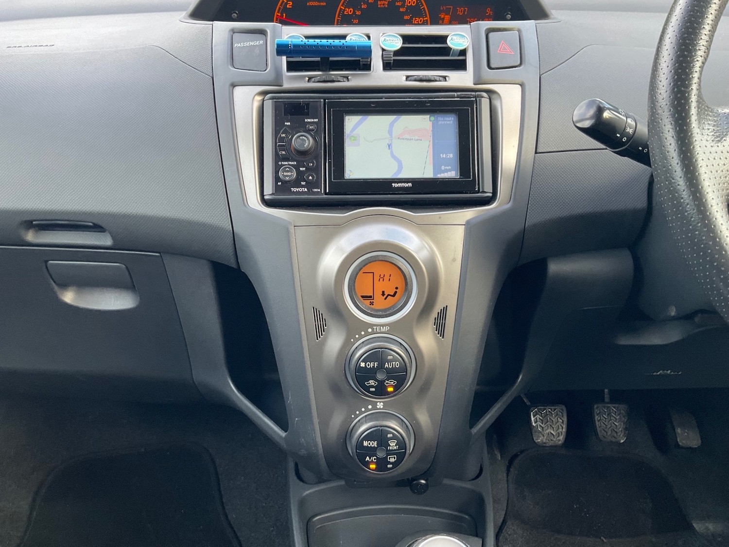 Used Toyota Yaris 2011 for sale - 77262418: Photo 24