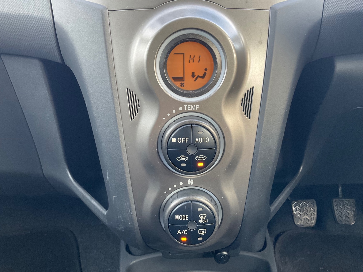 Used Toyota Yaris 2011 for sale - 77262418: Photo 25