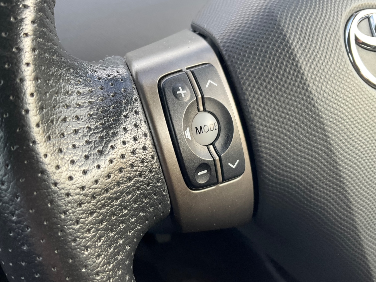 Used Toyota Yaris 2011 for sale - 77262418: Photo 29