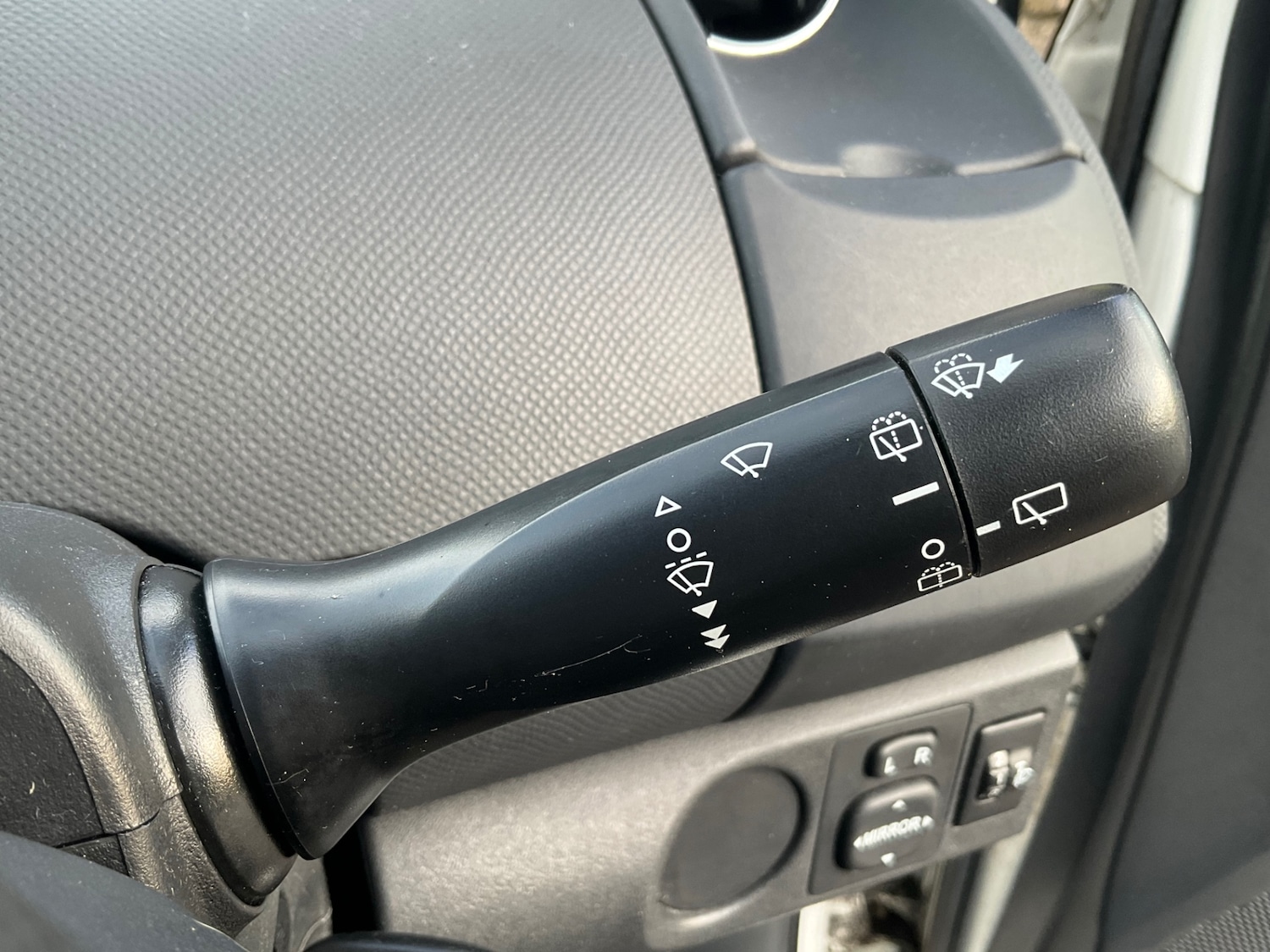 Used Toyota Yaris 2011 for sale - 77262418: Photo 33