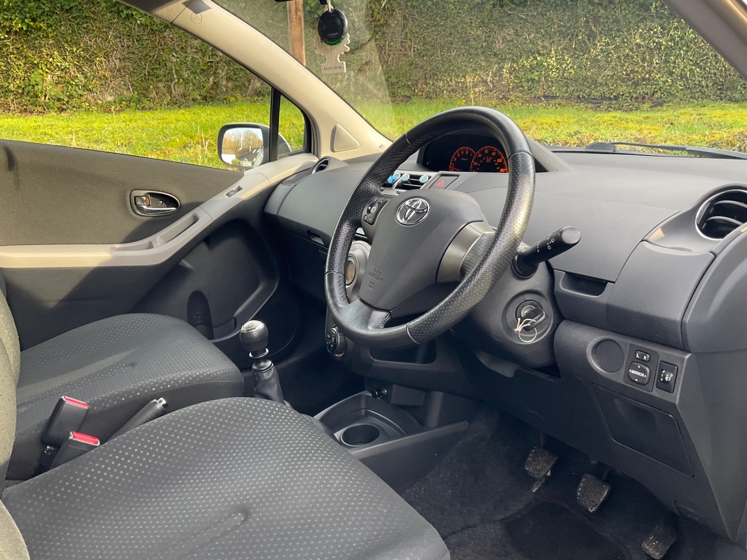 Used Toyota Yaris 2011 for sale - 77262418: Photo 9