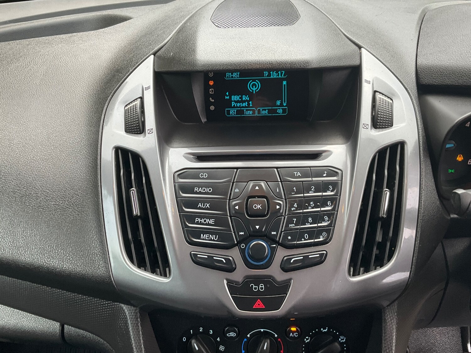 Used Ford Transit Connect 2017 for sale - 77366881: Photo 46