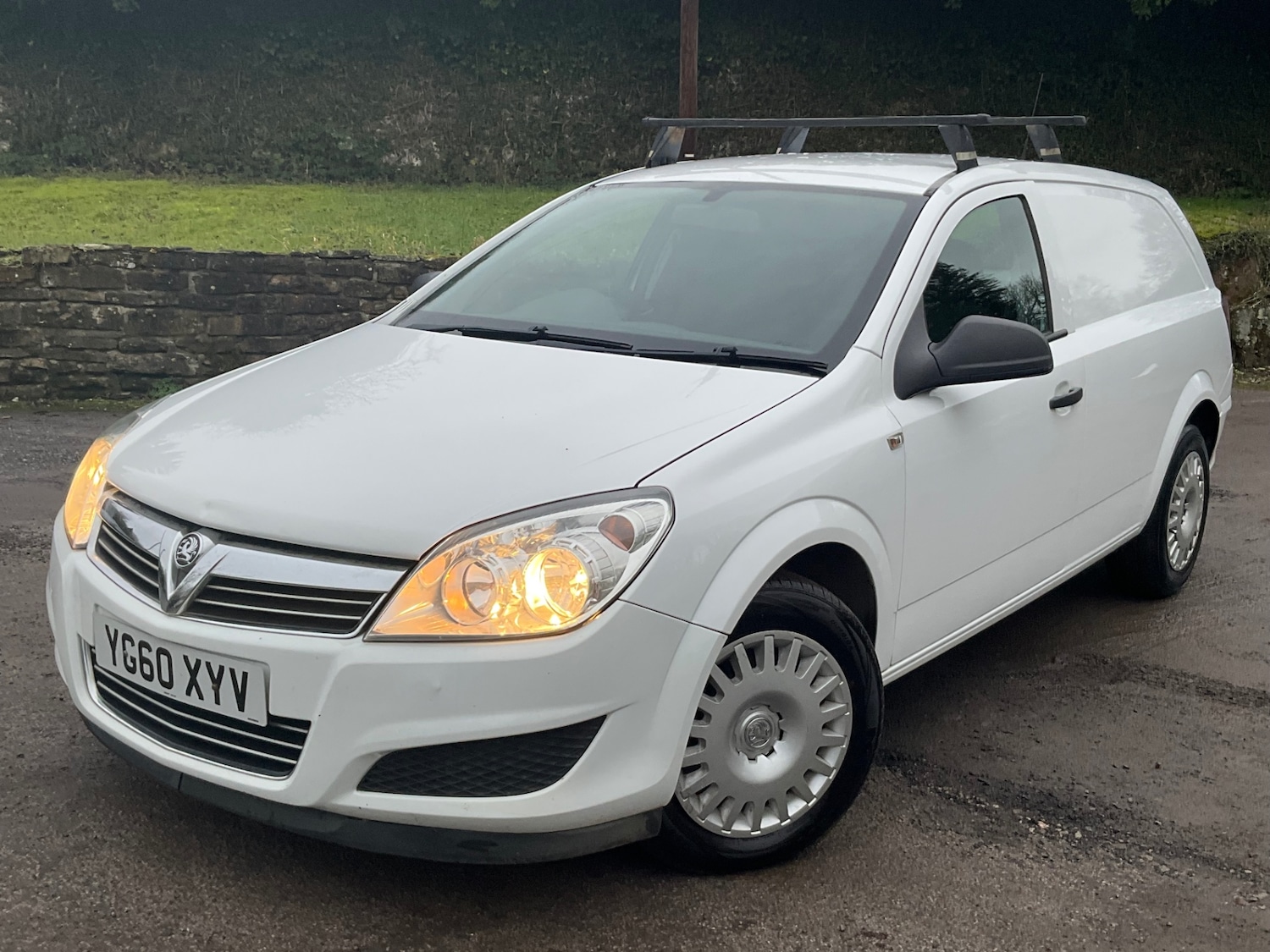 Used Vauxhall Astra Van 2010 for sale - 76709234: Photo 1