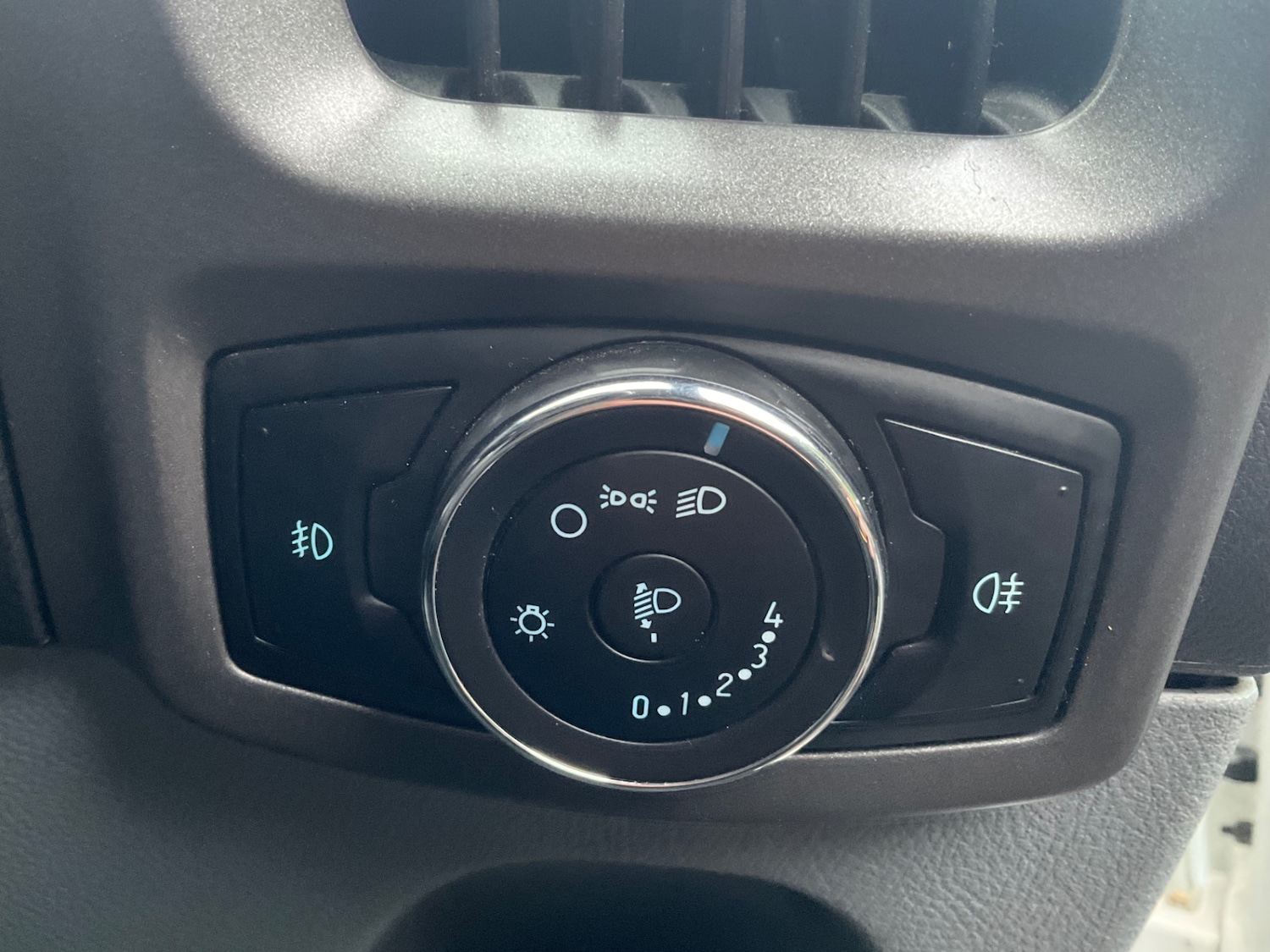 Used Ford Transit Custom 2015 for sale - 77210820: Photo 33