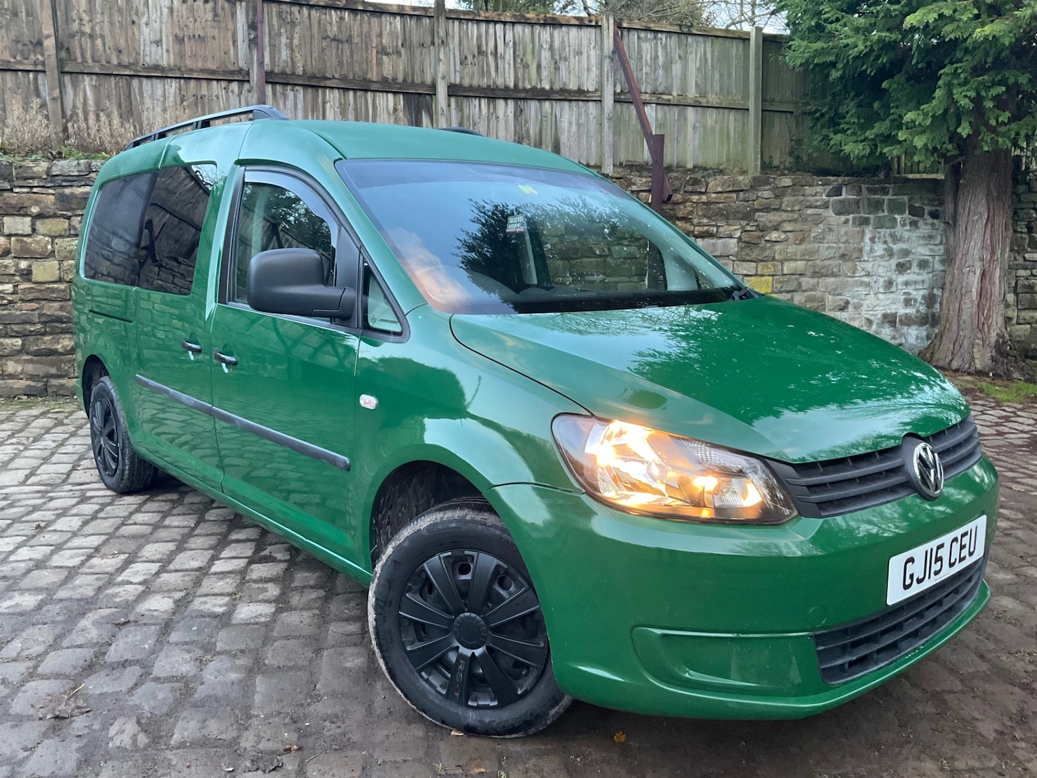 Used Volkswagen Caddy Maxi 2015 for sale - 76780483: Photo 2