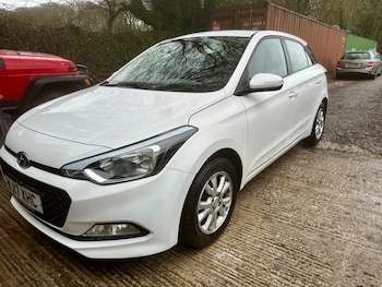 Used Hyundai i20 2017 for sale - 77311402: Photo