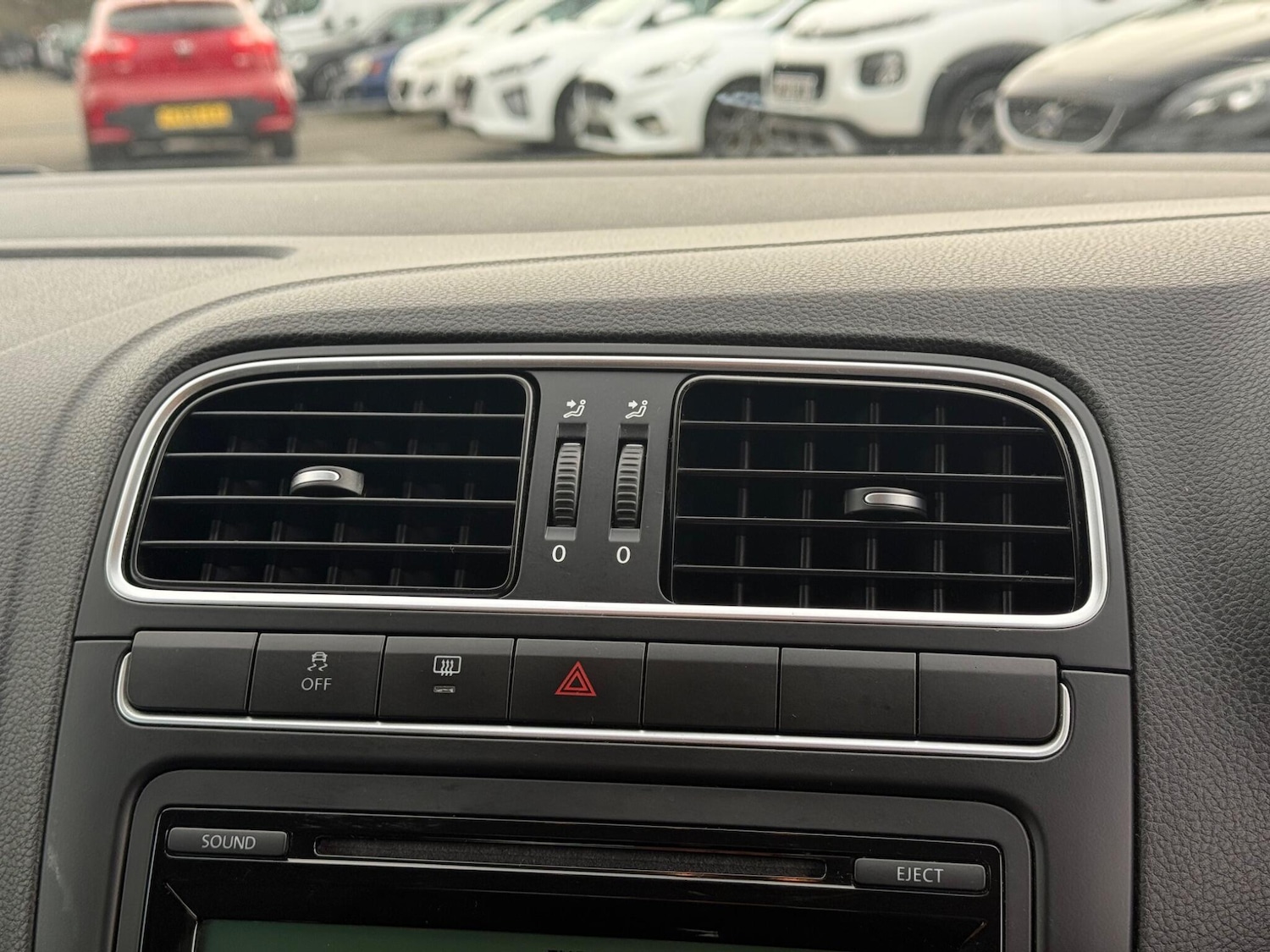 Used Volkswagen Polo 2011 for sale - 76425213: Photo 20